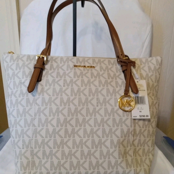 Michael Kors Jet Set MD Saffiano Leather Tote Handbag In VANILLA/LUGG - Picture 2 of 14